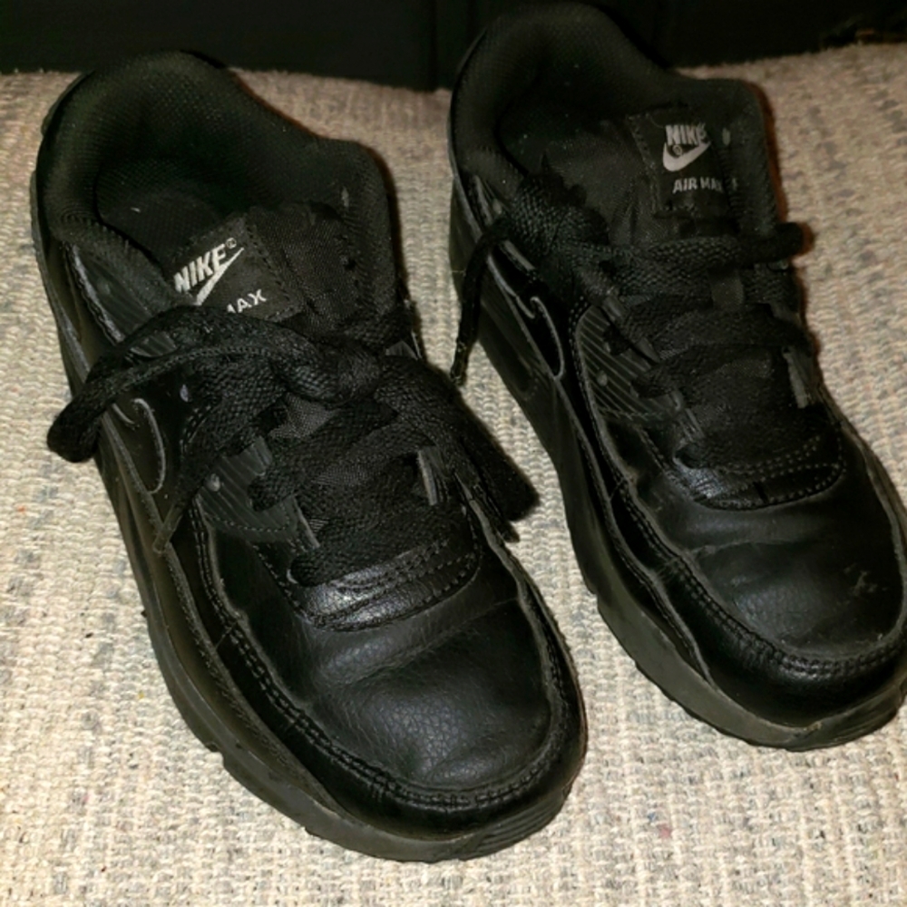 Youth size 2.5 Black Nike Air Max 90